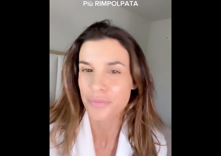 Elisabetta Canalis si mostra al naturale